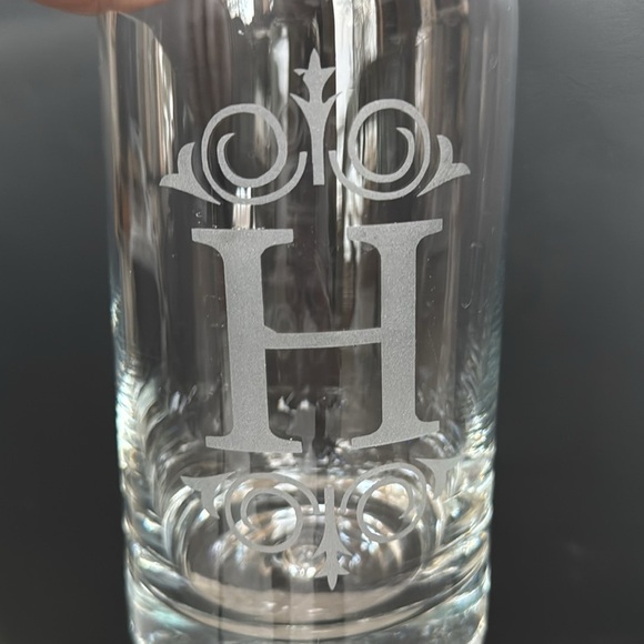 Glass Decanter with Monogram H - Picture 3 of 8